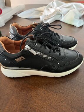 PIKOLINOS women’s studded tenny shoe